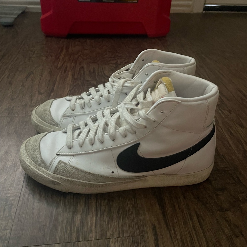 Nike blazers M8.5/W10.5